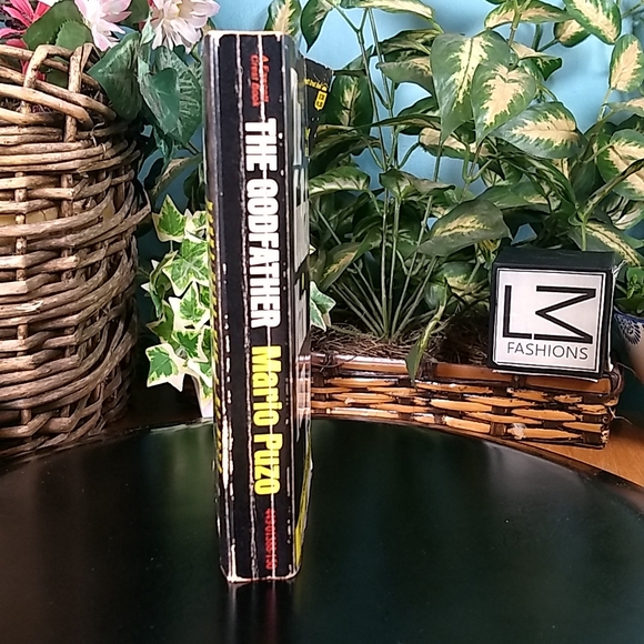 First Softcover Printing of "The Godfather" by Mario Puzo, Fawcett Crest - Picture 3 of 8